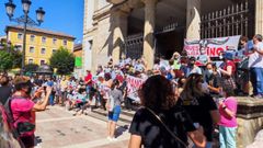 Protesta contra la novillada prevista en Cangas de On�s