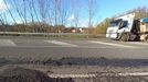 Baches en un tramo de la N-120 a su paso por el sur de la provincia de Lugo