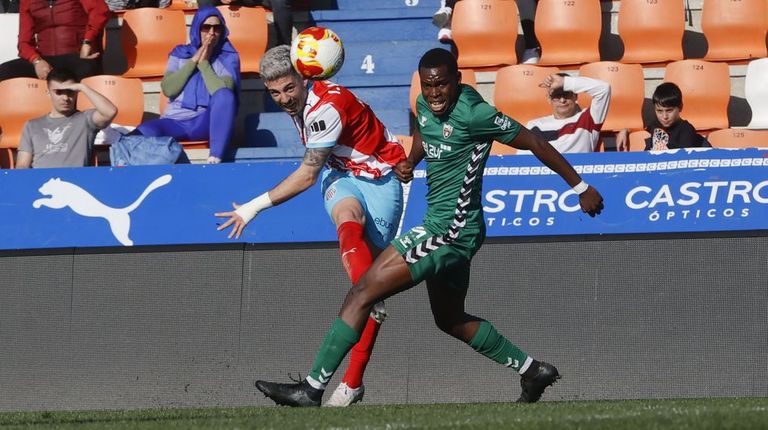 El Ourense CF sale airoso del derbi ante un Lugo sobrepasado