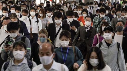 Con la semana laboral de cuatro días, la principal patronal de Japón cree que se reduciría el riesgo de contagio