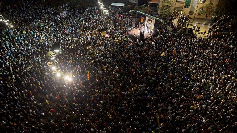 Concentración en la plaza 1 de Octubre de Gerona