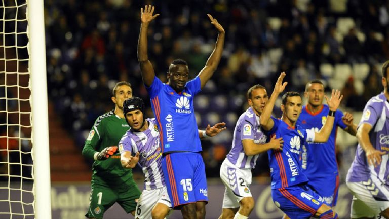 Mariga, junto a Luismi, Linares y Christian buscan el remate en un corner durante el último Valladolid-Oviedo