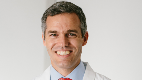 El doctor Javier Hurtado est� especializado en la salud ocular infantil.