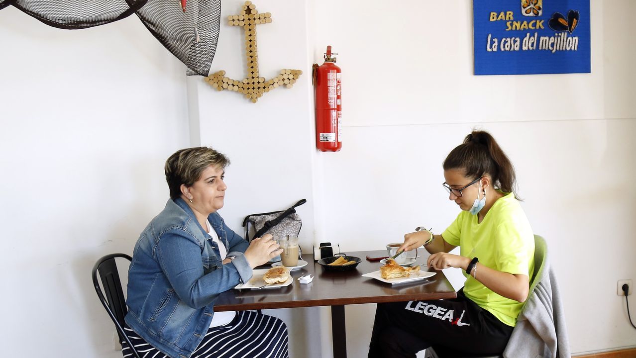 Negocio de Ribeira, donde la hosteleria ya puede servir en el interior