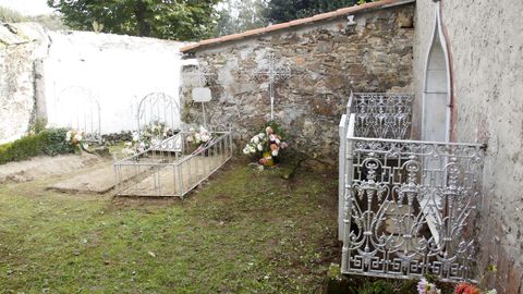 El pequeo cementerio de San Pedro de Leixa, en Ferrol