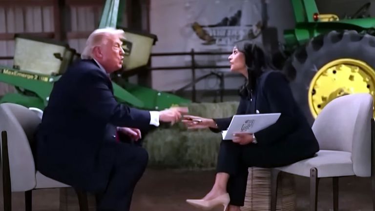 Trump abandona una entrevista tras llamar «corrupta» a la pe