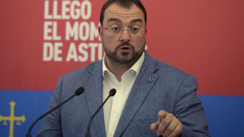 El presidente de la FSA-PSOE, Adrin Barbn