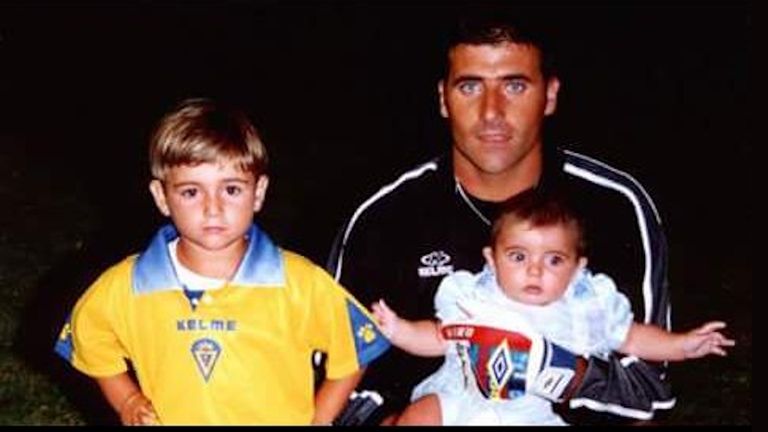 El goleador Alain contra el maestro de porteros Armando: el duelo de los Ribeiro se juega en Pasarón