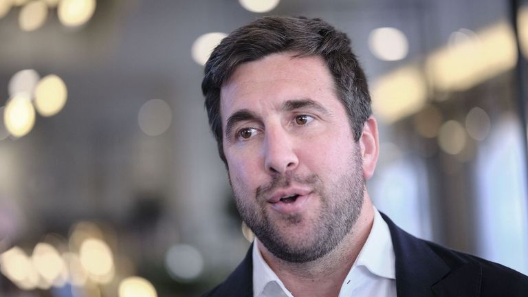 Enrique Riquelme: «Si yo soy presidente, Raúl será el director deportivo del Real Madrid»