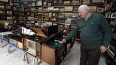 Valentín González sigue ampliando su museo de antiguedades los 76 años en su casa de Alfoz