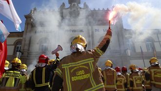 Los bomberos protestaron ante la Diputacin de Lugo y ante la delegacin de la Xunta el pasado 23 de mayo