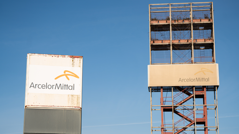 Exteriores de la factor�a ArcelorMittal durante los piquetes de las empresas auxiliares en huelga de ArcelorMittal, a 12 de marzo de 2026, en Avil�s, Asturias (Espa�a).