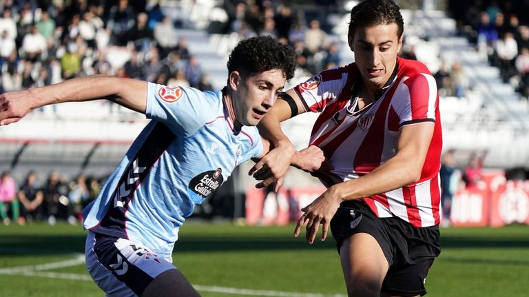 Duelo entre Celta Fortuna y Bilbao Athletic, segundo y tercero, en Balaídos