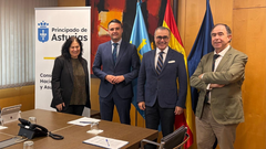 La viceconsejera de Justicia, Encarnaci�n Vicente; el consejero de Hacienda, Guillermo Pel�ez; el decano del Colegio de Abogados de Oviedo, Antonio Gonz�lez-Busto, y el decano del Colegio de la Abogac�a de Gij�n, Benigno Villarejo.