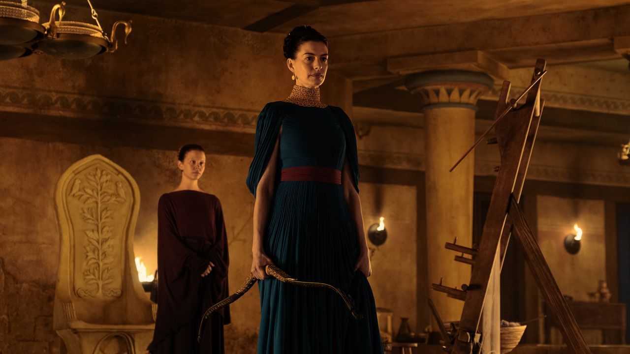 Anne Hathaway completa un elenco lleno de estrellas.