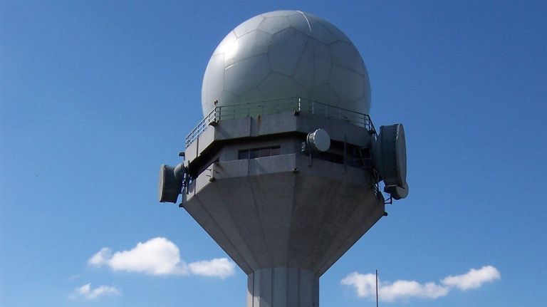 Tecnología de Indra para las F-100 y el radar que guía a los aeropuertos gallegos