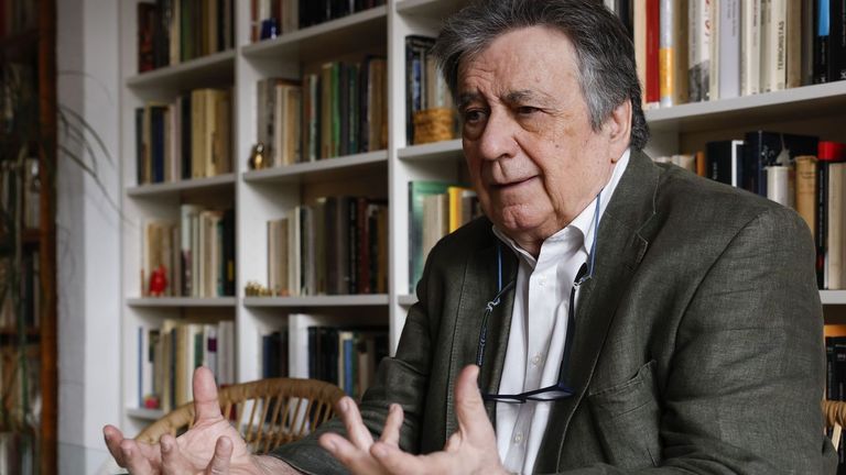 Luis Landero, escritor: «La gente de Silicon Valley manda a sus hijos a colegios sin móviles porque ellos mejor que nadie saben el daño que les hace»