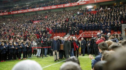 El estadio de El Molinn acoge el funeral por Enrique Castro  Quini , exjugador del Sporting, con las tribunas abiertas al pblico