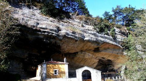 Santuario de la Virgen de la Cueva de Infiesto