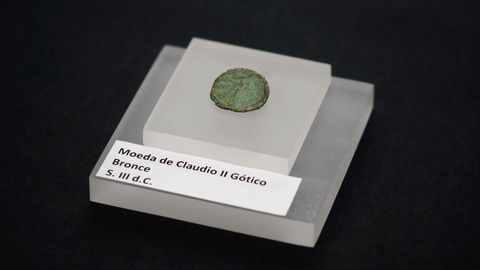 Moneda de bronce acuñada en la época de Claudio II el Gótico, en el siglo III d.C.