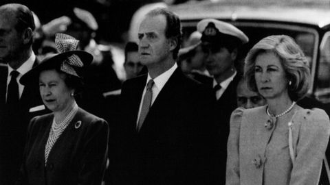 La reina Isabel II y los reyes eméritos, en una imagen de 1988