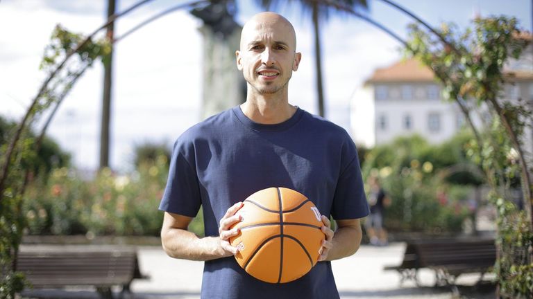 Álex Hernández, responsable de Márketing y Relaciones Institucionales del Leyma: «El Básquet Coruña no es solo lo que ocurre en 40 minutos de baloncesto»