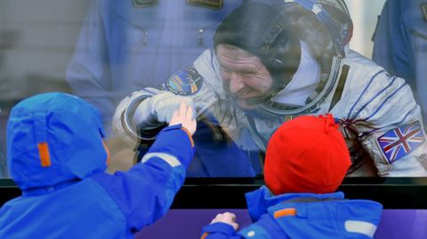 El astronauta britnico se despide de sus hijos