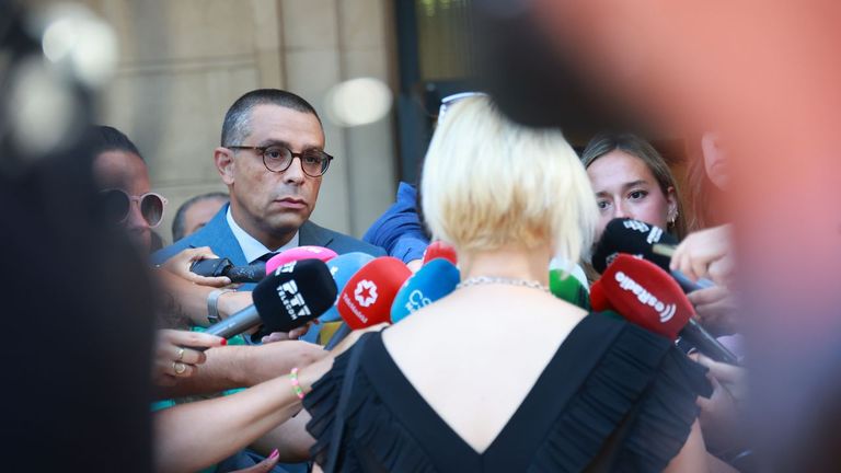 Procesan a un acusado de maltrato que se cambió de sexo tras ser acusado de emborrachar a su hija menor y agredir a su expareja e hijo