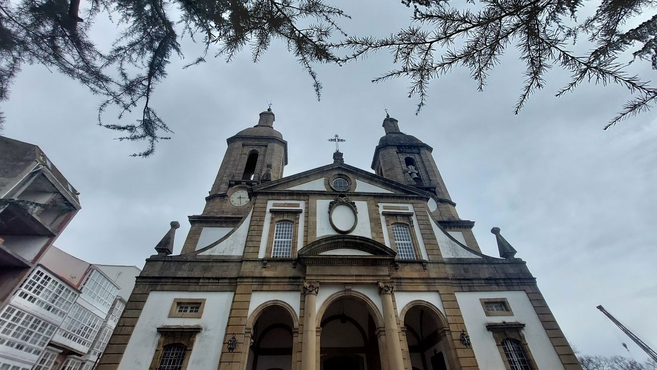 La iglesia de San Julián de Ferrol, libre ya de andamios, recupera su