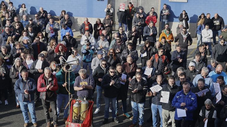 Más de 200 marineros de las Rías Baixas protestan contra el nuevo reglamento de la pesca de bajura hecho por «burócratas»
