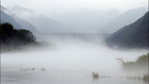 La niebla cubre el ro Soyang, en Chuncheon (Corea del Sur)