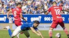 Colombatto cae al suelo durante el Real Oviedo-Cartagena