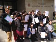 Doce estudiantes y 3 profesores muestran las denuncias a la salida del juzgado de guardia