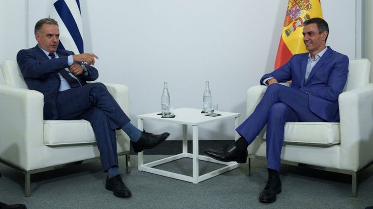 Pedro Sánchez ofrece colaboración a Uruguay para desbloquear el conflicto de las patrulleras de Cardama