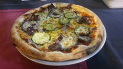 Pizza Luccana (cecina asturiana, calabac�n, berenjena, tomate, or�gano y mozzarella)
