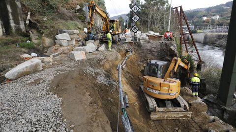 La vía ha desaparecido literalmente en la zona donde se produjo el socavón, cerca de la estación de Frieira (Crecente)