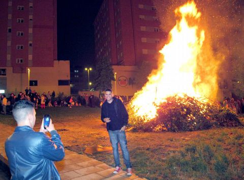Imaxe da fogueira de San Xon do ano pasado no entorno de Augas Frreas, en Lugo. 