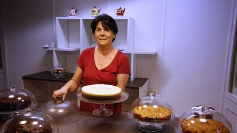 Teresa Fenollosa es la autora de las recetas de las trece tartas incluidas en el libro