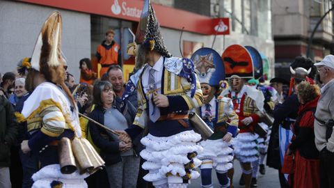 Domingo de entroido en Verín. Desfile con mucha participación y público.