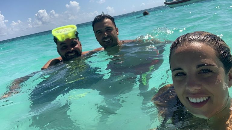 Suso y Pablo Vázquez, junto a Paula Lamas, en un tour de snorkel frente a la zona arqueológica de Tulum