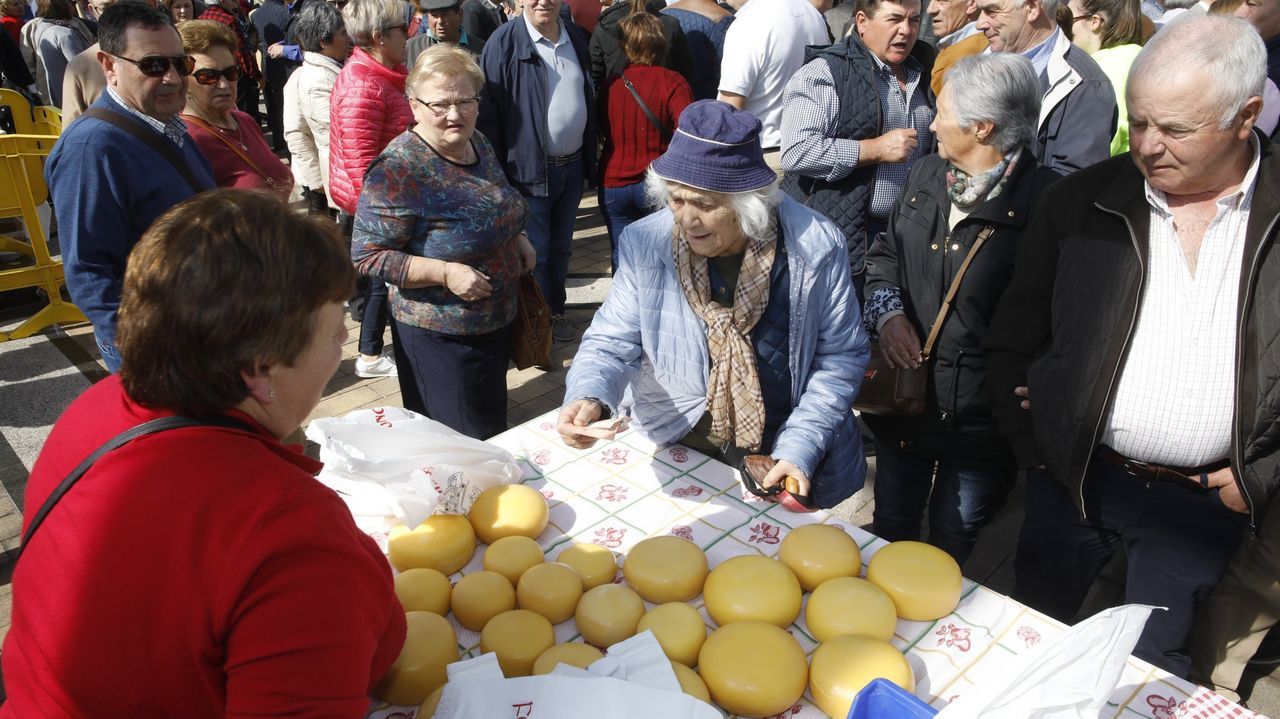 Ourense respira entroido.La ltima edicin de la Feira do Queixo de Friol se celebr en el ao 2019