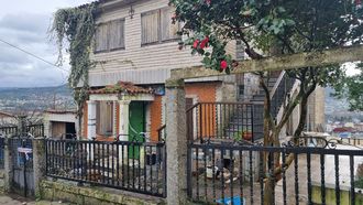 La narcocasa de As Eiro�s, en Ourense, ha sido precintada