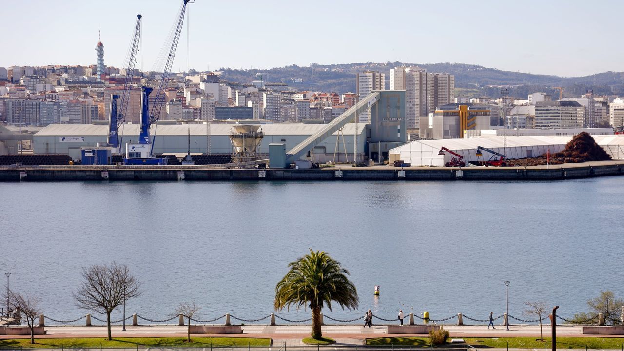 palomera.Vista de los muelles de A Coruña