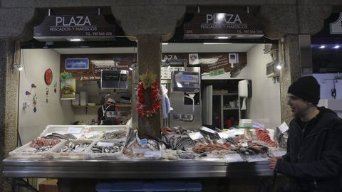 Venta de marisco y pescado en el mercado de Santiago