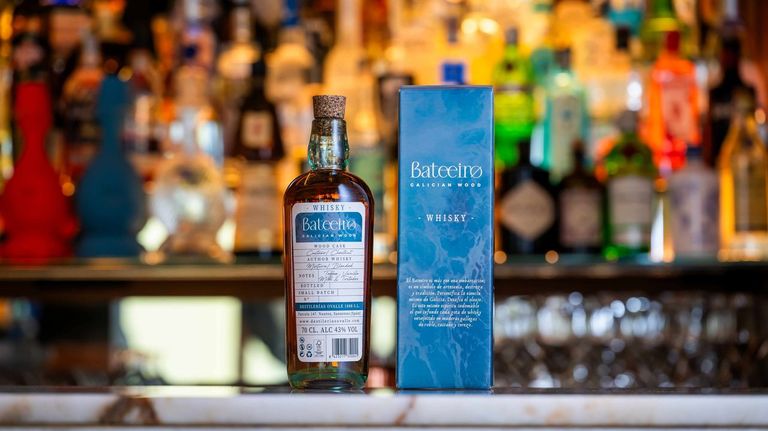 Bateeiro, el whisky elaborado en Sanxenxo que reivindica la artesanía, la sostenibilidad y la capacidad innovadora