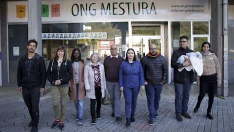 Personas inmigrantes que cuentan sus experiencias en colegios gallegos