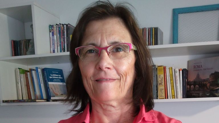 Ángela Sannuti: «Seguimos siendo niños, dependientes y asustados, disfrazados de adultos»