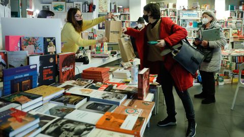 En la librería Berbiriana el viernes por la tarde aún disponían de saldo para canjear los bonos