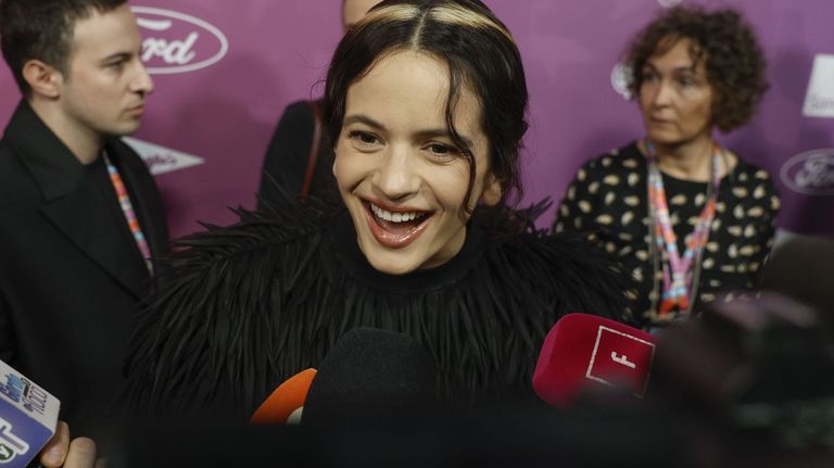 El arzobispo de Tarragona: «El disco de Rosalía es un canto a la luz que buscan los jóvenes»