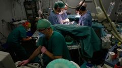 Operación de cirugía cardíaca en los quirófanos del Hospital Universitario A Coruña (Chuac)